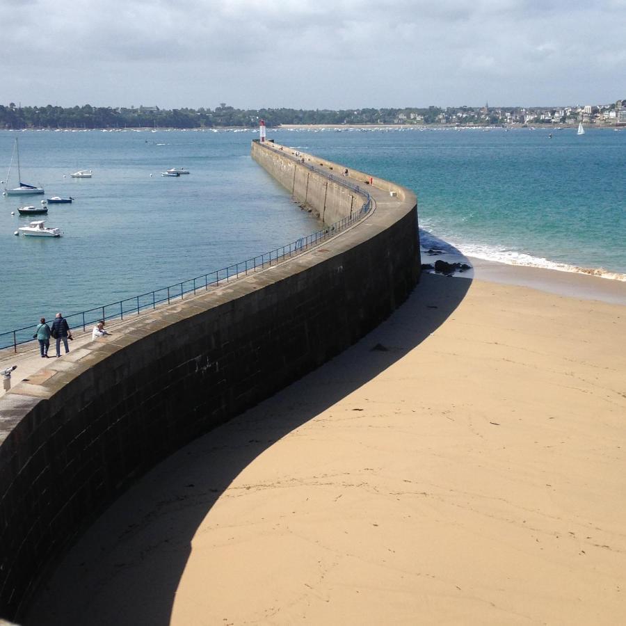 Le Cezembre, Au Pied De La Plage Saint-Malo Exterior photo