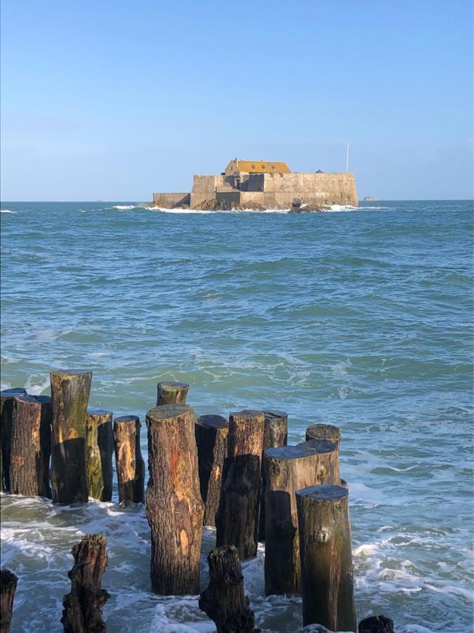 Le Cezembre, Au Pied De La Plage Saint-Malo Exterior photo
