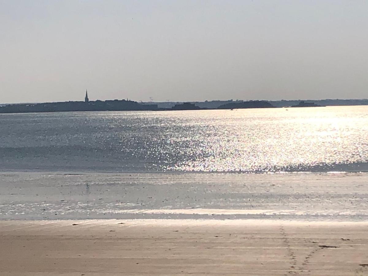 Le Cezembre, Au Pied De La Plage Saint-Malo Exterior photo