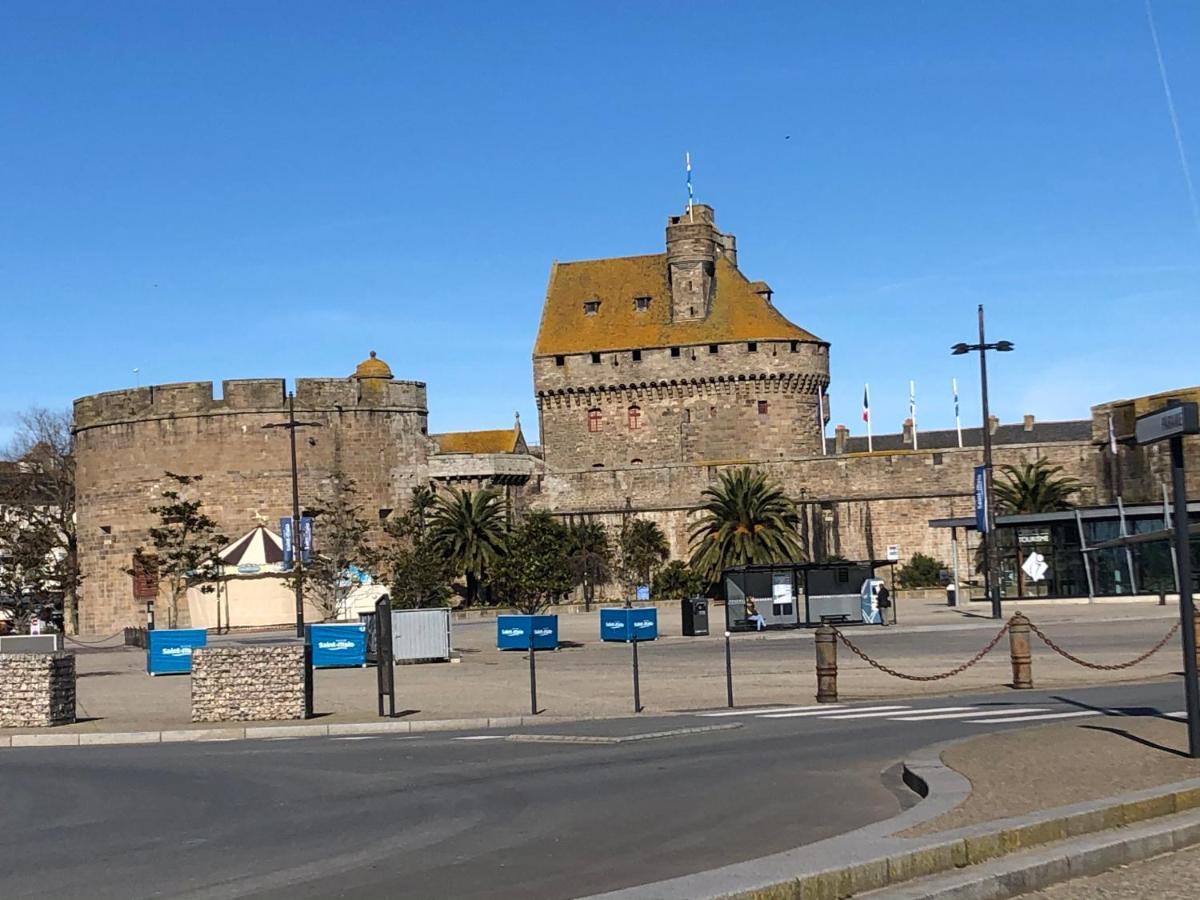Le Cezembre, Au Pied De La Plage Saint-Malo Exterior photo