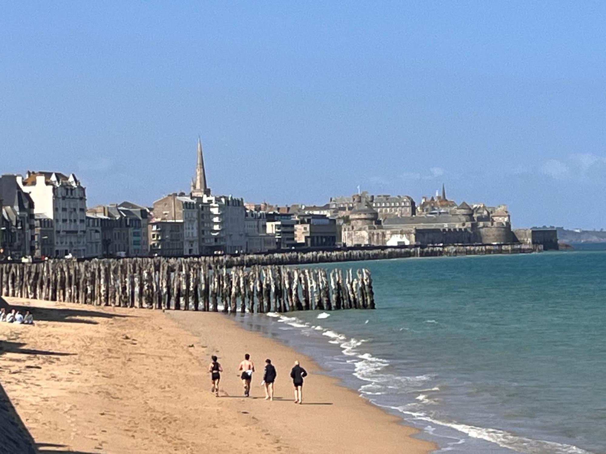 Le Cezembre, Au Pied De La Plage Saint-Malo Exterior photo